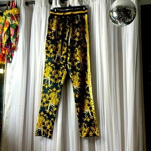 Joggers Versace inspired. Size M true to size yet marked XL.  Gold with navy